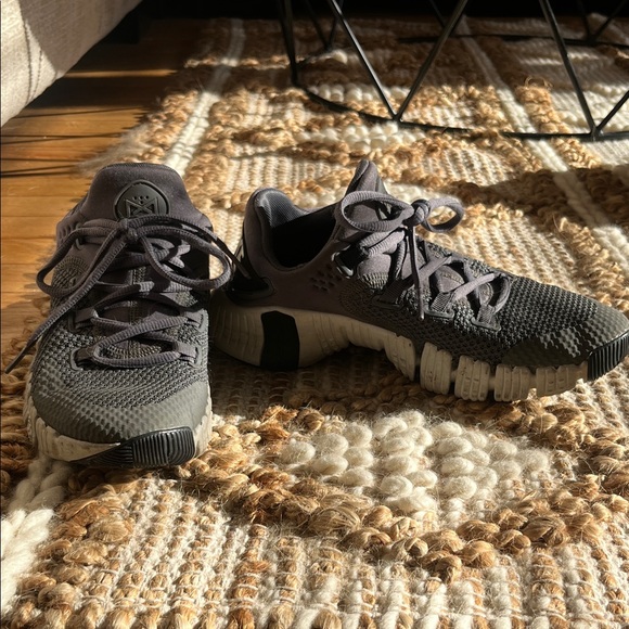 Nike Gray Running Shoes - Picture 1 of 8